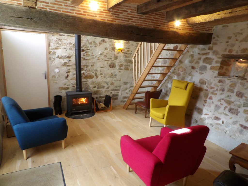 Intérieur du lieu auprès du feu